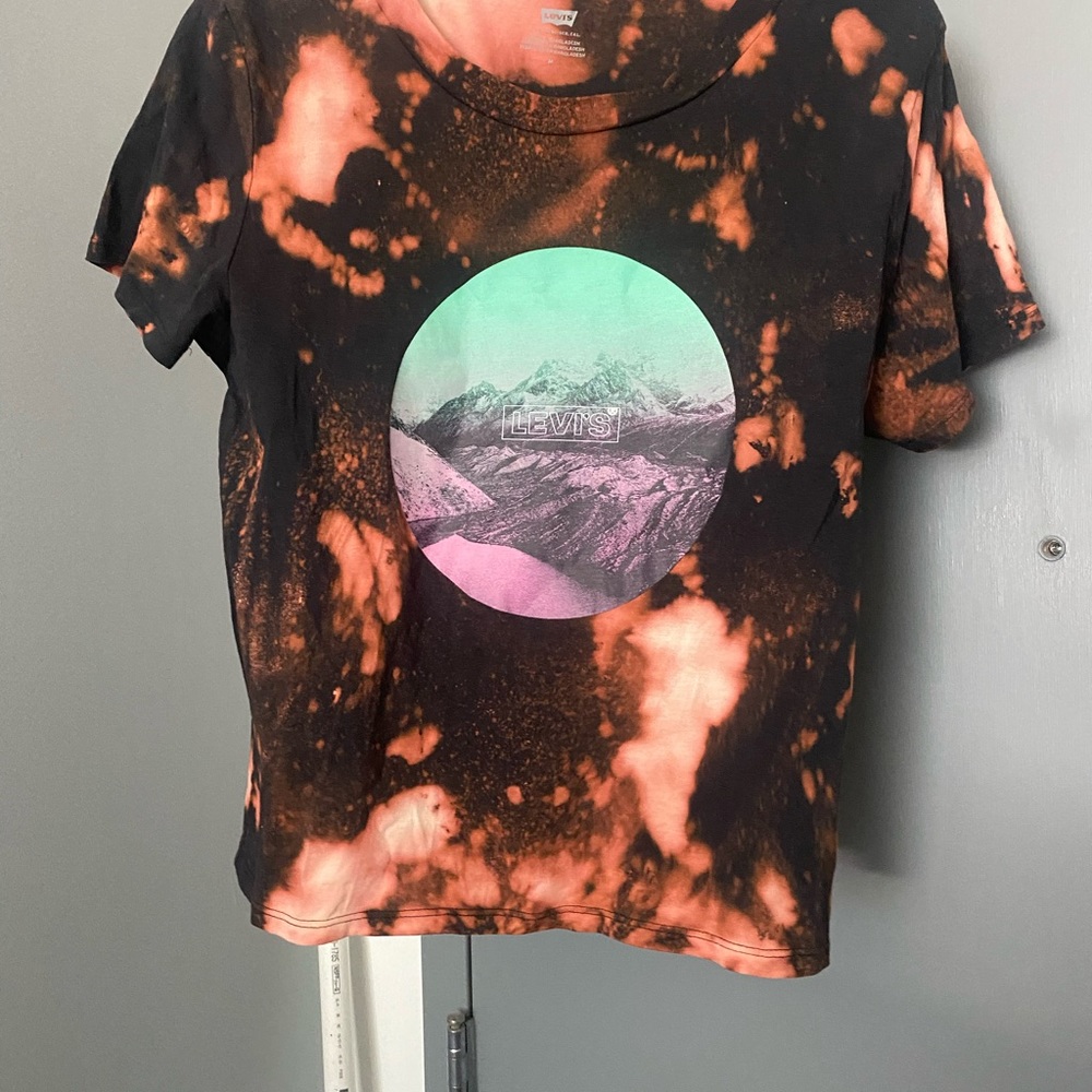 Levi’s cropped t-shirt